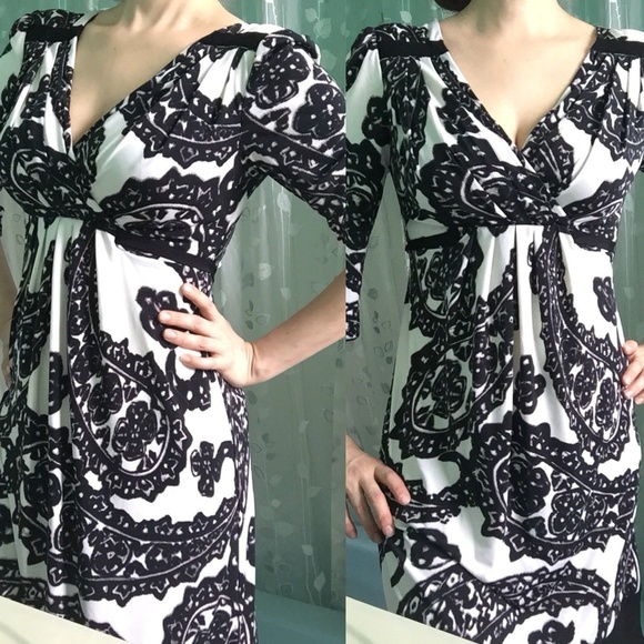 Sangria Dresses & Skirts - Sangria 3/4 Sleeve Ivory  Black Paisley VNeck Sz 4